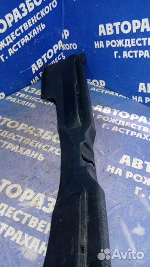 Накладка замка багажника Toyota Verso минивен