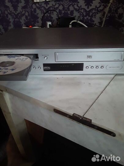 DVD плеер и видеокассет 2в одном