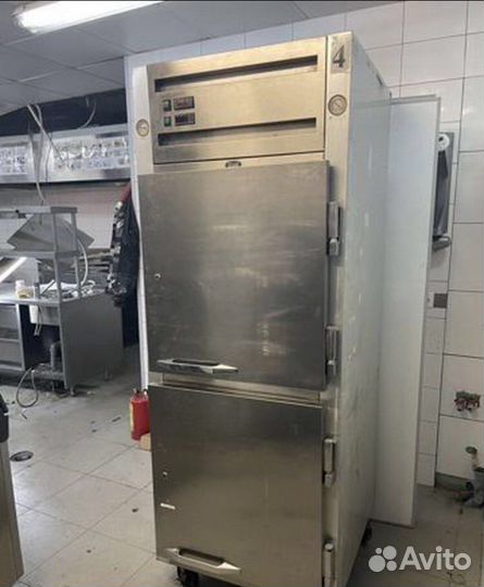 Холодильный морозильный шкаф