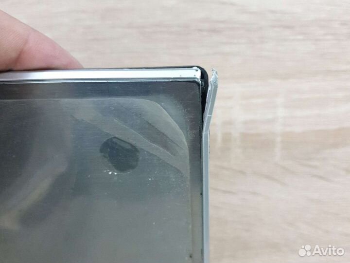 Крышка матрицы ноутбука Samsung np300v5a трещинка