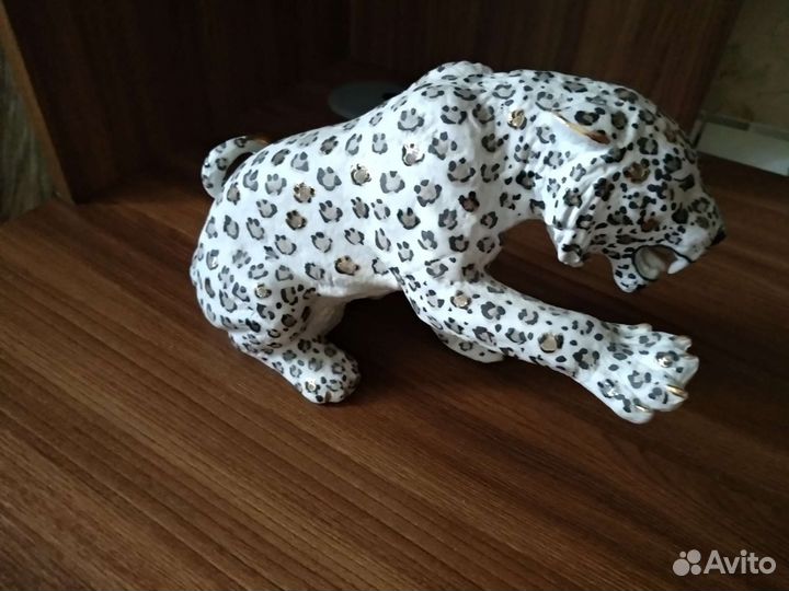 Статуэтка фарфор