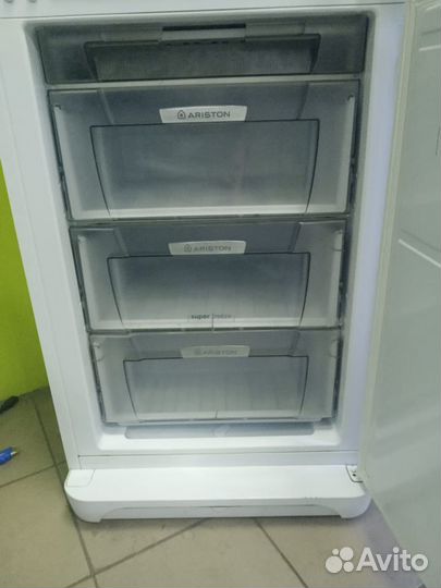 Холодильник Ariston