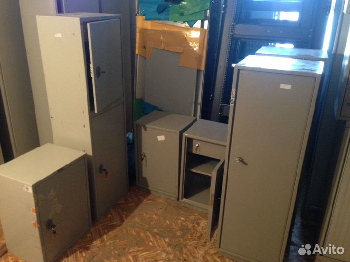 Сейфы и сейфовые ящики, металлические шкафы