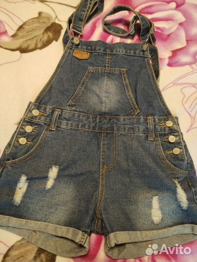 Комбинезон женский джинсовый с шортами