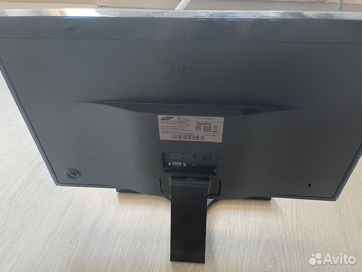 Монитор Samsung S22E390H 21.5