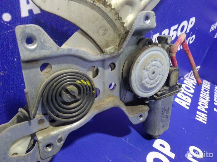 Задний правый стеклоподъемник Mitsubishi Pajero