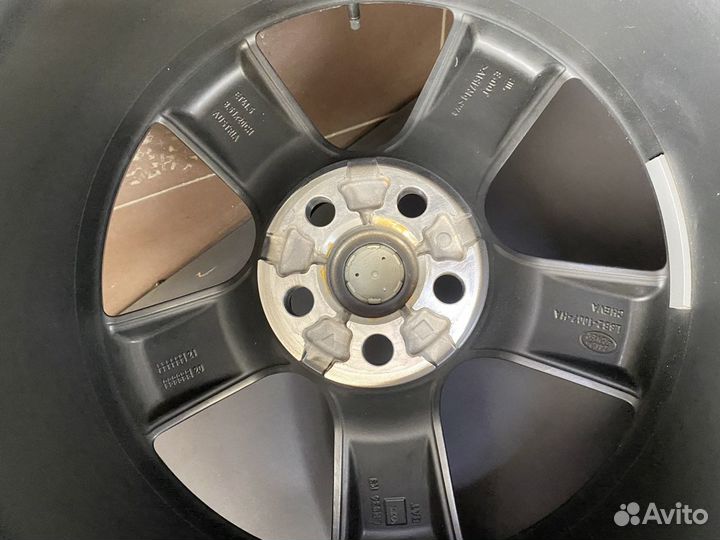 Оригинальное колесо Land Rover Defender L663 R20