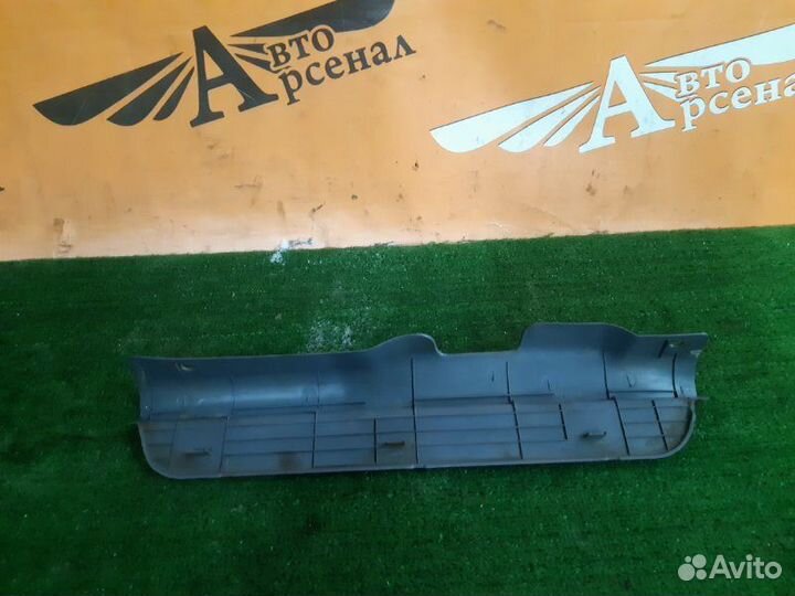 Накладка на порог салона передняя правая Hyundai