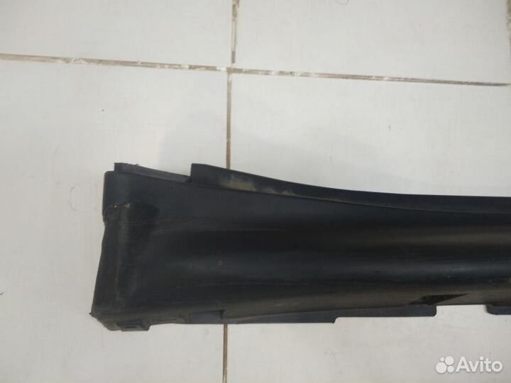 Накладка порога правая Nissan Juke F15 2010