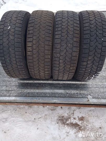 Pirelli Carrier 215/70 R16 100