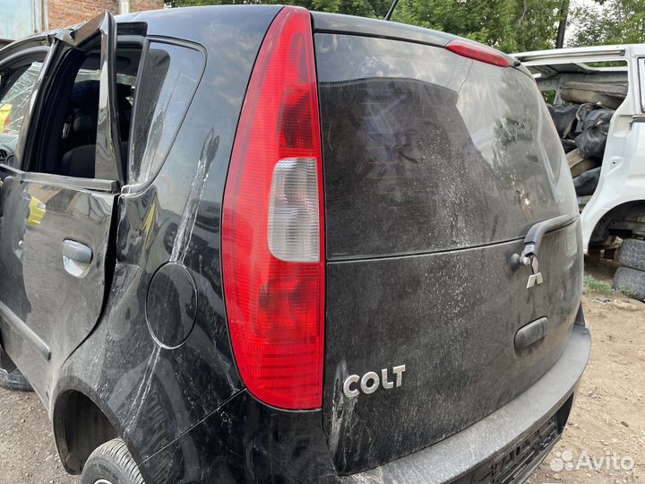 Фонарь задний левый Mitsubishi Colt Z3 Кольт