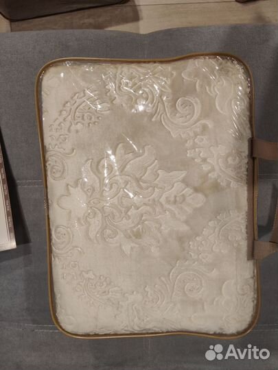 Пледы и покрывало