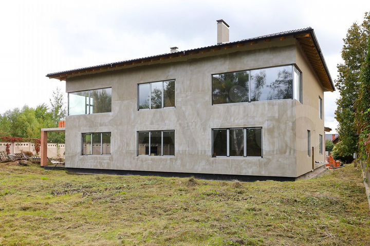 Дом 842 м² на участке 20 сот.