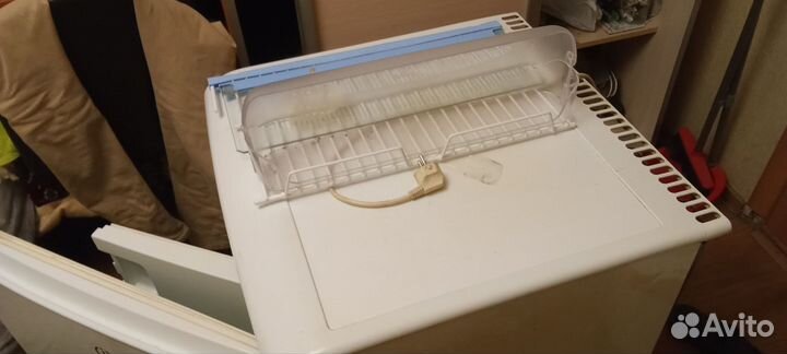 Холодильник маленький с морозилкой