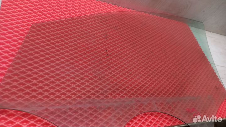 Стекло двери передней правой Volkswagen Polo