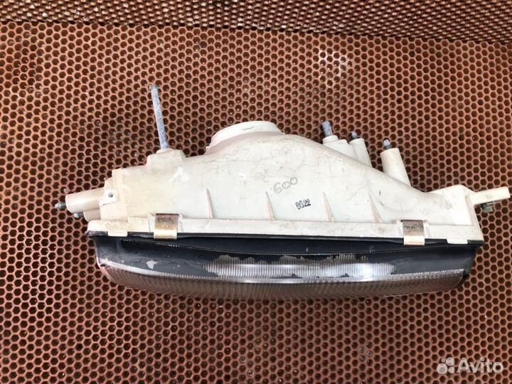 Фара передняя правая Nissan Bluebird U12