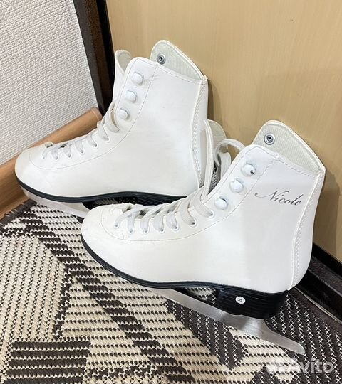 Коньки фигурные, размер 35