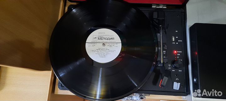 Виниловый проигрыватель