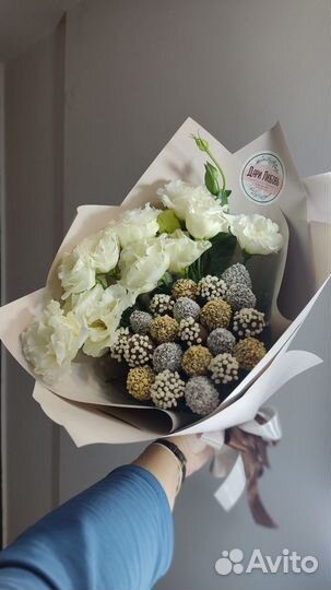 Съедобные букеты из клубники