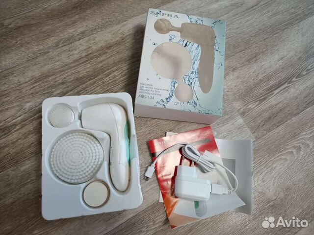 Массажер для чистки лица и тела новый