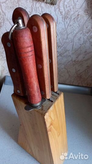 Набор кухонных ножей с подставкой