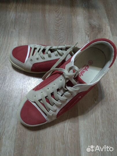 Продам кроссовки