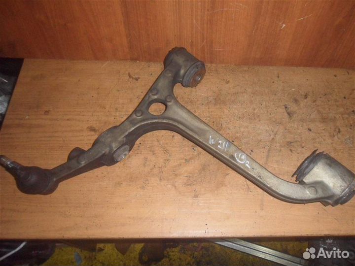 Рычаг подвески передний левый Mercedes-Benz