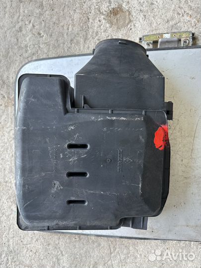 Корпус воздушного фильтра Renault Megane