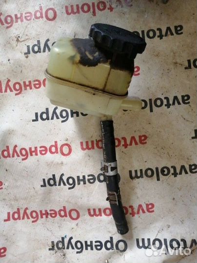 Бачок гур Toyota Avensis T250