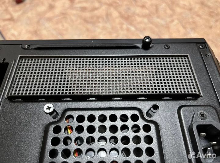 Универсальная заглушка для материнской платы