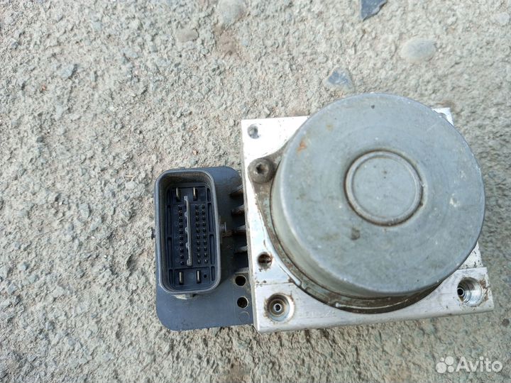 Блок ABS (левый руль) Toyota Corolla 150