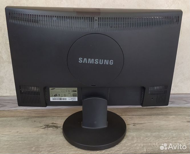 Монитор Samsung 22 (клава+вэбка в подарок)