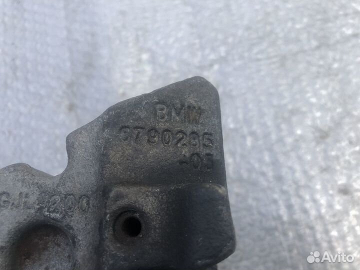 Кронштейн передней балки BMW 7 F01 F02 08-12 N63