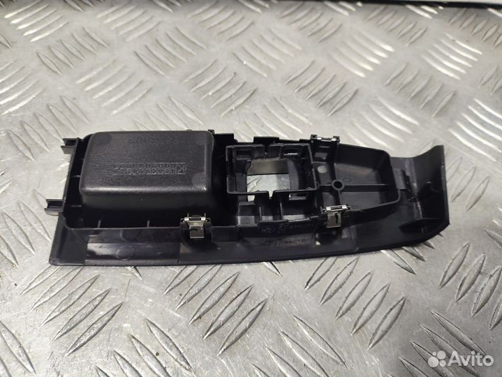 Б/У Накладка кнопки стеклоподъемника зад пр#001