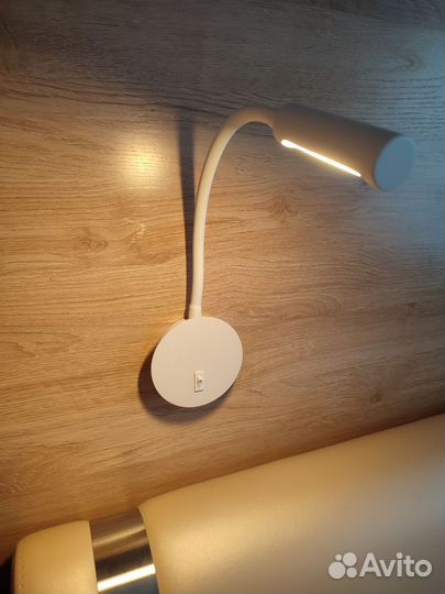 Продам светильник настенный (бра) Maytoni