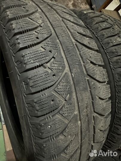 Bridgestone Ice Cruiser 7000S 215/65 R16