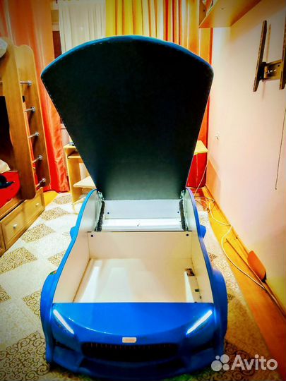 Детская кровать машина