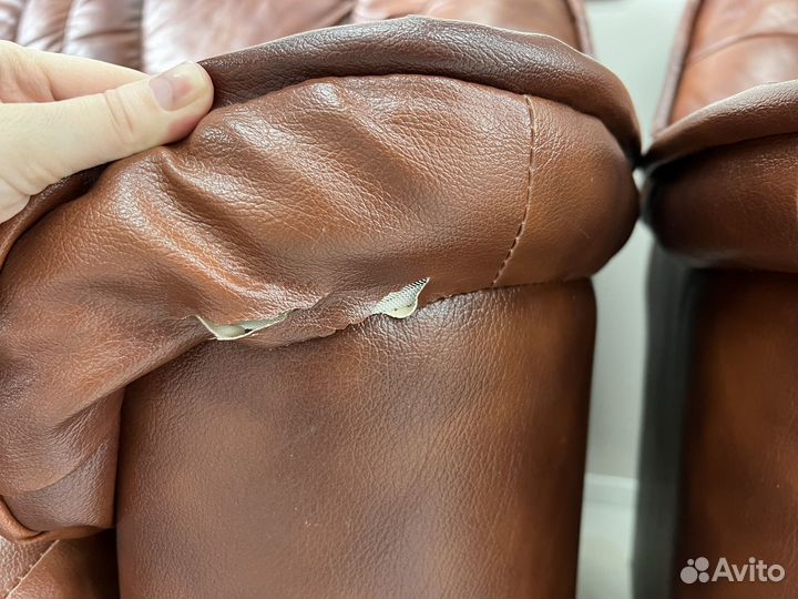 Диван коженный и кресло бу