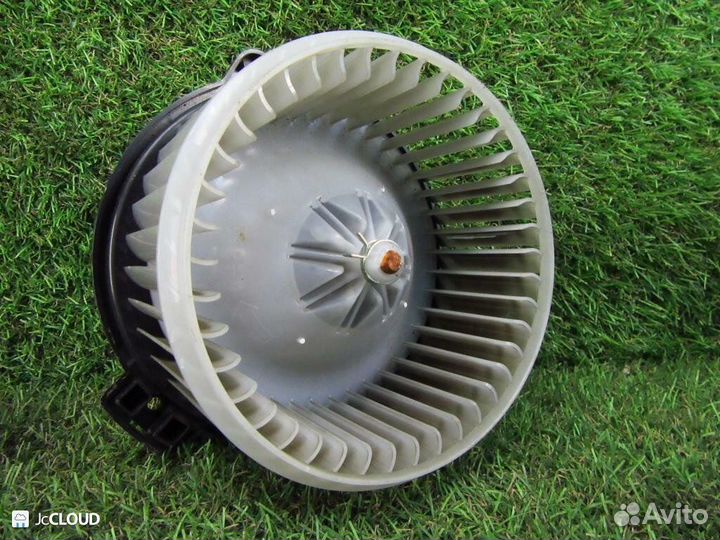 Мотор печки на toyota celica ZZT230 1ZZ-FE