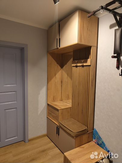 Прихожая угловая с рейками бу