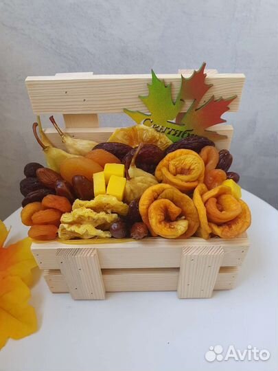 Ящик с сухофруктами