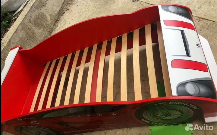 Детская кровать машина