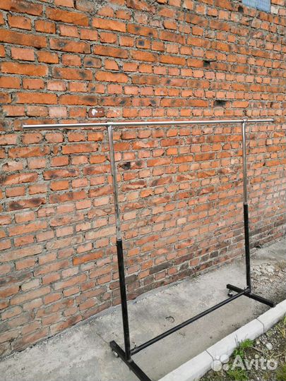 Стойка для одежды