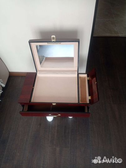 Деревянная шкатулка большая