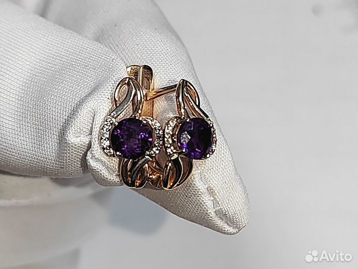 Золотые серьги с камнем