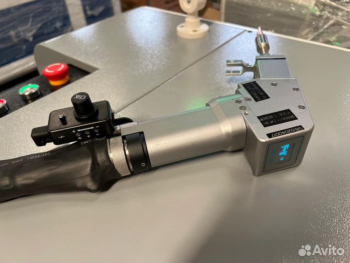 Лазерный аппарат сварки, резки и чистки металлов