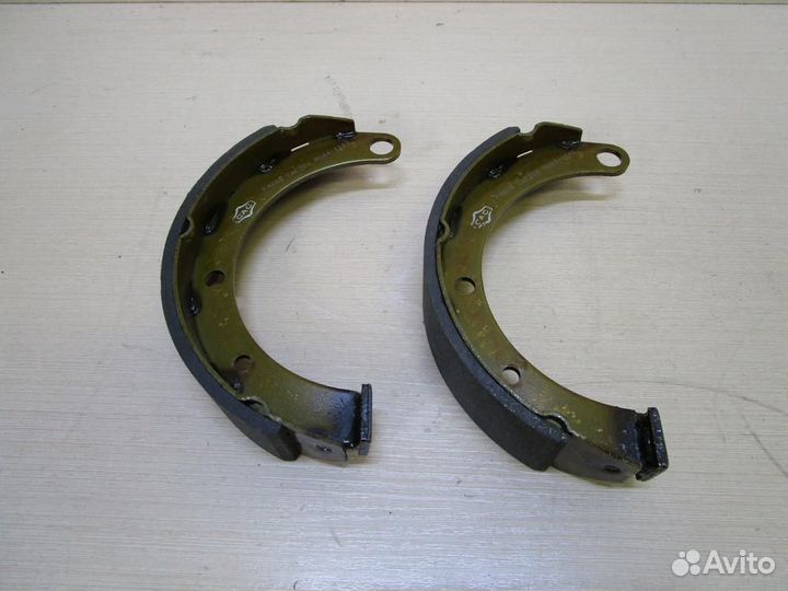 Тормозные колодки барабанные - zevs