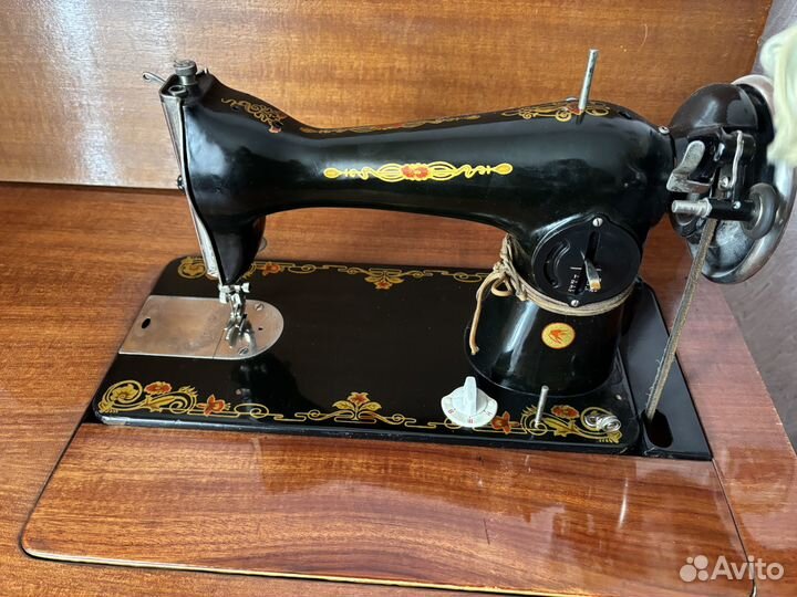 Продам швейную машинку