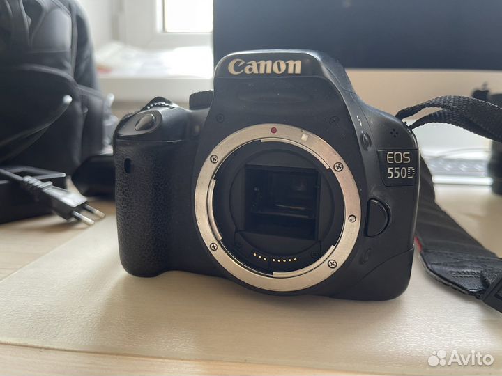 Зеркальный фотоаппарат canon 550d
