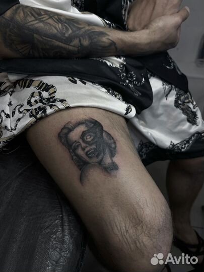 Модель на мини тату